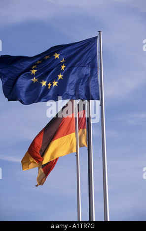 Flaggen von Deutschland und der Europäischen Union Berlin Deutschland Stockfoto