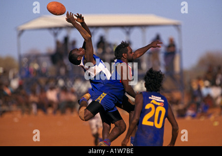 Fußballspiel, Aborigine-Gemeinde, Australien Stockfoto