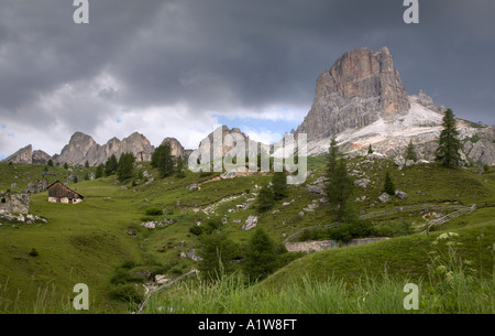 Mount Averau vom Giau Pass, Dolomiten, Italien Stockfoto
