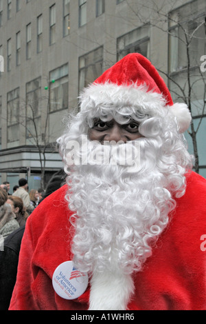 Santa Clause. Der Weihnachtsmann. Roten Tracht. Ein Bürgersteig Santa. Freiwillige Helfer aus Amerika. Sammeln für einen guten Zweck.  USA. Stockfoto