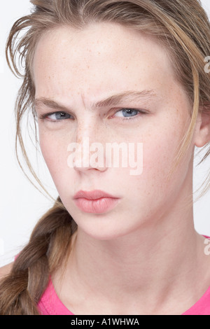 Porträt einer jungen Frau wütend suchen Stockfoto
