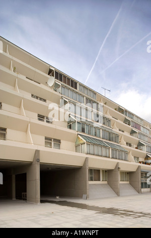 Das Brunswick Centre, Camden, London, aufgelistet 1966-71 Grad II; Sanierung 2006. Gehäuse. Stockfoto