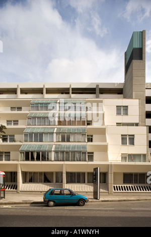 Das Brunswick Centre, Camden, London, aufgelistet 1966-71 Grad II; Sanierung 2006. Gehäuse. Stockfoto