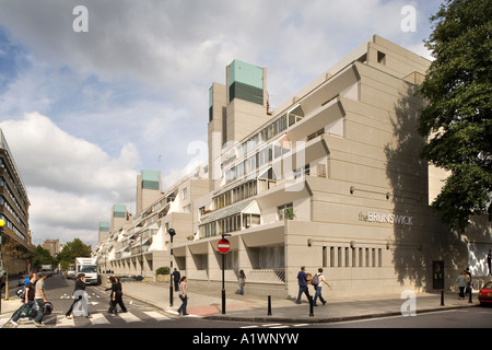 Das Brunswick Centre, Camden, London, aufgelistet 1966-71 Grad II; Sanierung 2006. Insgesamt. Stockfoto