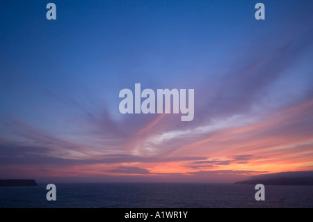 Ein Sonnenuntergang Blick auf die schroffen natürliche Schönheit der Küste in der Paracas National Reserve, Peru. Stockfoto