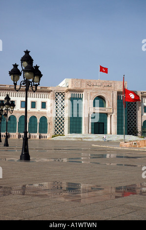 Außenansicht mit Fassade des neuen Rathauses am Place De La Kasbah in Tunis, Hauptstadt von Tunesien Stockfoto