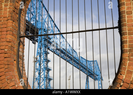 Tees Transporter Bridge, oder die Middlesbrough Transporter Aerial Transfer Ferry Bridge ist die am weitesten stromabwärts gelegene Brücke über den Fluss Tees, England Stockfoto