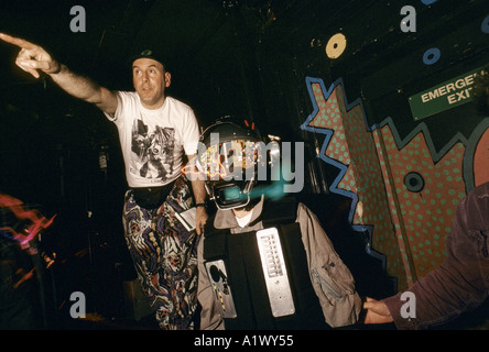 Kühlschrank Punk : Cyber punk nacht kÜhlschrank stockfoto bild: 3376977 alamy Kühlschrank Punk : Cyber punk nacht kÜhlschrank stockfoto bild: 3376977 alamy