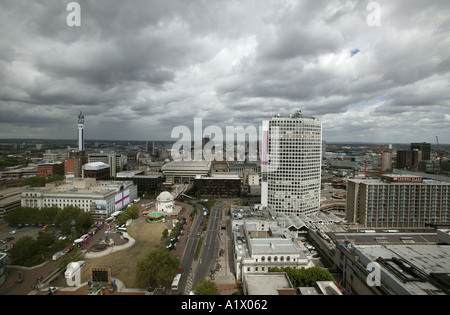 Birmingham City Centre mit BT Tower links und Alpha Turm rechts West Midlands England UK Stockfoto