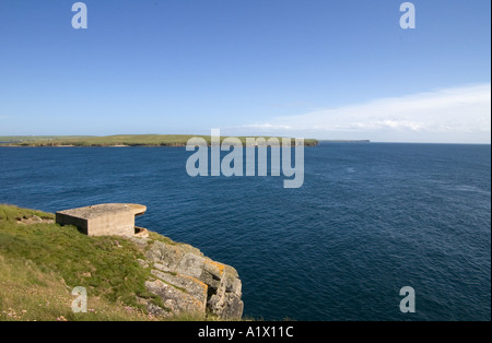 dh Hoxa Head Batterie SOUTH RONALDSAY ORKNEY Gun Platzierung mit Blick auf Hoxa Sound Scapa Flow Kriegszeit Pillenbox großbritannien Weltkrieg 2 Stockfoto