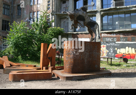 Kunstraum hinter einem besetzten Gebäude in Berlin-Deutschland Stockfoto