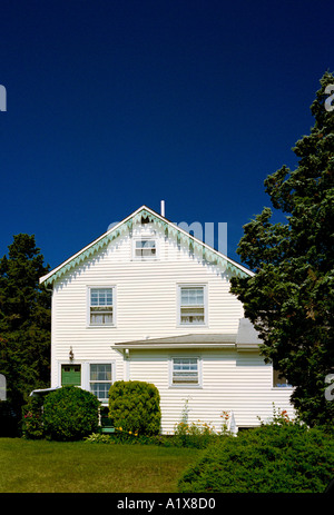 Eine weiß lackierte Schindeln Holzhaus auf Cape Cod Massachusetts, USA Stockfoto