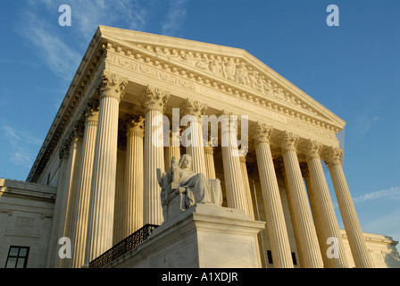 Betrachtung der Gerechtigkeit Statue, United States Supreme Court Gebäude Stockfoto