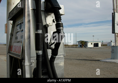 Gas-Pumpe, Roys Tankstelle und Café, Amboy, historische Route 66, Kalifornien, USA. Stockfoto