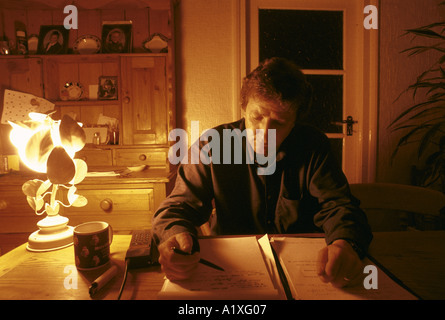 SOZIALARBEITERIN ÜBER NACHT ANRUF HARINGEY LONDON 1994 Stockfoto