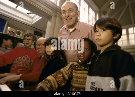 HAUSMEISTER BOB BURNS HIGHGATE GRUNDSCHULE HARINGAEY LONDON Stockfoto