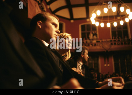 OXFORD UNIVERSITÄT DISKUTIEREN GESELLSCHAFT TV MODERATORIN MARIELLA FROSTRUP SPRECHEN FÜR POPULÄRE KULTUR 1993 Stockfoto