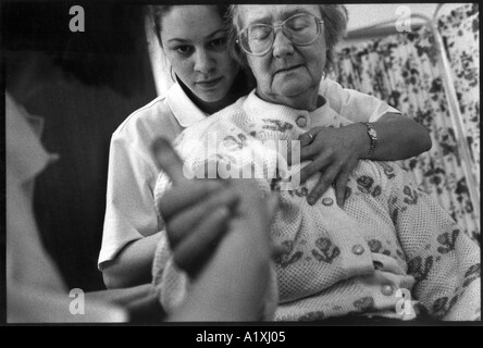 Altenpflege, Airdale NHS Trust, Yorkshire, England UK Stockfoto