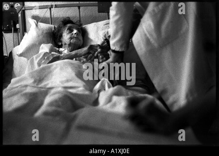 Altenpflege, Airdale NHS Trust, Yorkshire, England UK Stockfoto