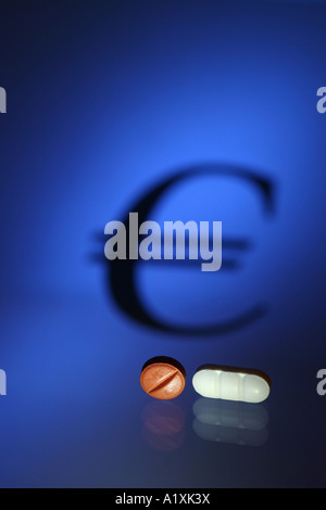 Tabletten und das Euro-Zeichen Stockfoto
