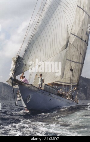 Schriftsteller und Kritiker AA Gill Kreuzfahrt an Bord einer Yacht mit seiner Freundin Nicola Formby Italiener Küste Stockfoto