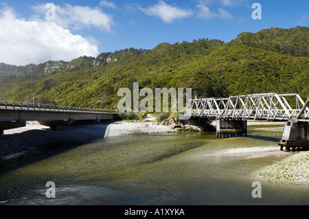 Historische Brücke über Fox River in der Nähe von Paparoa Nationalpark Westküste Südinsel Neuseeland Stockfoto