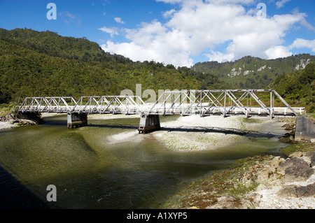 Historische Brücke über Fox River in der Nähe von Paparoa Nationalpark Westküste Südinsel Neuseeland Stockfoto