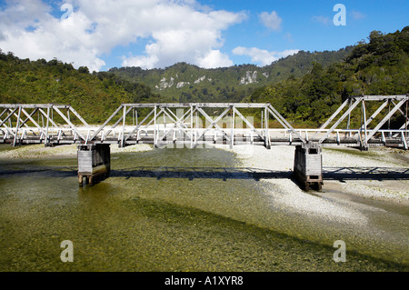 Historische Brücke über Fox River in der Nähe von Paparoa Nationalpark Westküste Südinsel Neuseeland Stockfoto