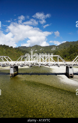 Historische Brücke über Fox River in der Nähe von Paparoa Nationalpark Westküste Südinsel Neuseeland Stockfoto