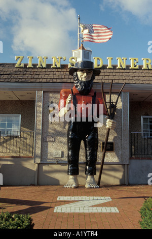 berühmte AMOS riesigen amische Mann Statue früher außerhalb Diner Lancaster PA Pennsylvania Essen Trinken entspannen Entspannung stop Stockfoto