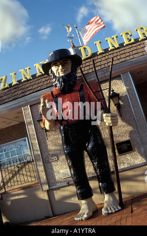 berühmte AMOS riesigen amische Mann Statue früher außerhalb Diner Lancaster PA Pennsylvania Essen Trinken entspannen Entspannung stop Stockfoto