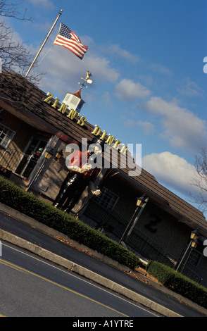 berühmte AMOS riesigen amische Mann Statue früher außerhalb Diner Lancaster PA Pennsylvania Essen Trinken entspannen Entspannung stop Stockfoto