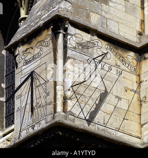Sonnenuhr an der Südseite der Kathedrale von Lincoln Stockfoto