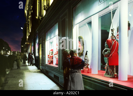 Windows von Christian Dior shop Montaigne Avenue Paris France Stockfoto
