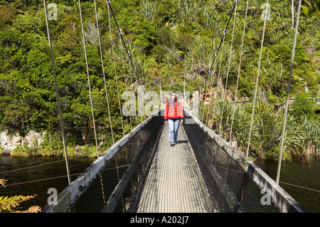 Brücke über den Kohaihai River Heaphy Track in der Nähe von Karamea Kahurangi Nationalpark Westküste Südinsel Neuseeland Stockfoto