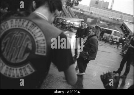 Mitglieder von Tokio Rockabilly Club tanzen zu Musik in den Straßen im Bezirk Harajuku, Tokyo, Japan Stockfoto