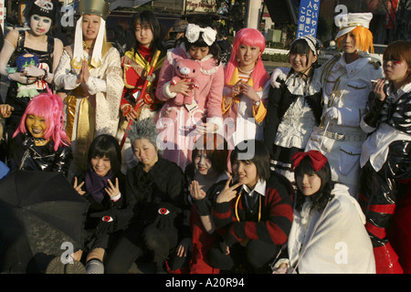 Cos spielen Zoku, Kostüm spielen Bande am Jingu Bashi in Harajuku, Tokyo, Japan Stockfoto