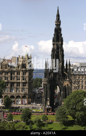 Ansicht von Sir Walter Scott Monument in Princess Street Gardens, Edinburgh, Schottland. Stockfoto