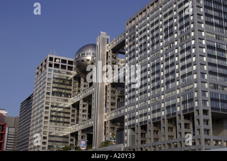 Die futuristische Architektur des Fuji Television Network Inc Sitz in Daiba Bezirk von Tokio, Japan Stockfoto