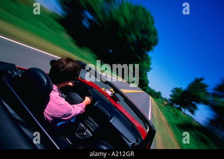 Mann treibende Sportwagen Stockfoto