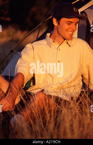 Ein Mann auf Donner Summit California camping Stockfoto