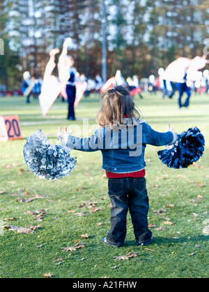 Kleines Mädchen Cheerleading Stockfoto