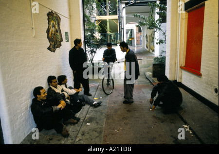 Teenager hanging out in Hillview Estate, Kings Cross, London Stockfoto