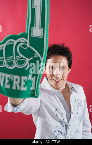 Mann mit Schaum finger Stockfoto