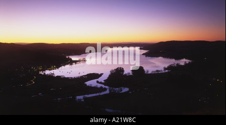 Lake Windermere im Morgengrauen von Loughrigg fiel Lake District Nationalpark Cumbria Stockfoto