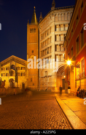 Das Dom Campanile Baptisterium in der Nacht Piazza Duomo Parma Emilia Romagna Italien NR Stockfoto