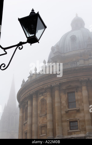 Oxford in Frühling Nebel, Radcliffe Camera und Str. Marys 5 Stockfoto