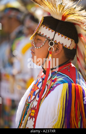 Männliche Grass Dancer Chumash Inter Tribal Powwow Santa Ynez Valley in der Nähe von Santa Barbara Kalifornien Stockfoto