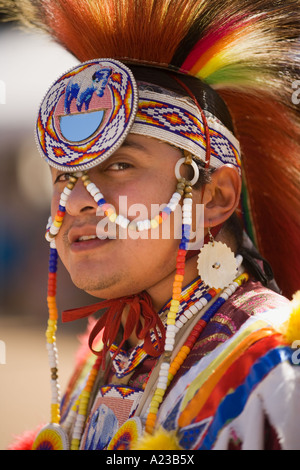 Männliche Grass Dancer Chumash Inter Tribal Powwow Santa Ynez Valley in der Nähe von Santa Barbara Kalifornien Stockfoto