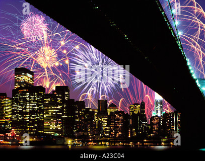 Feuerwerk über der Skyline von Manhattan New York USA Stockfoto